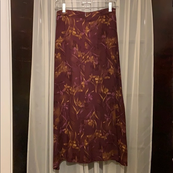 CLOSET CLEAR OUT!! SALE!!Sag Harbor burgundy/gold/rayon skirt Sz 6 - Picture 2 of 4
